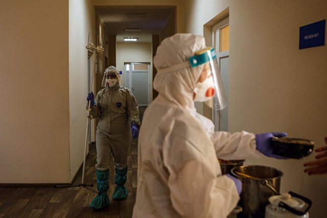 Archivo - Trabajadoras sanitarias en Ucrania durante la pandemia de coronavirus