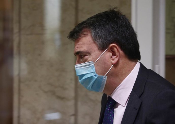 El portavoz parlamentario del PNV, Aitor Esteban, se dirige a una Junta de Portavoces convocada en el Congreso de los Diputados, en Madrid  
