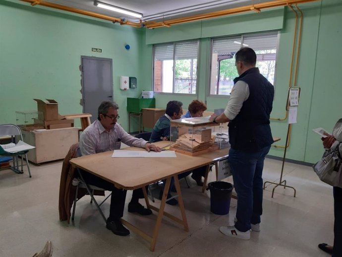Archivo - Votatciones durante las pasadas elecciones generales del 28 de abril
