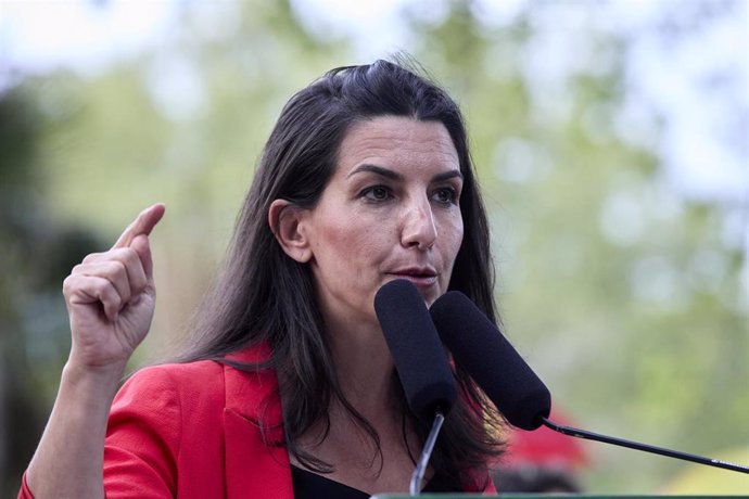 La candidata de Vox a la Presidencia de la Comunidad de Madrid, Rocío Monasterio, durante un acto del partido en el Parque del Templo de Debod.