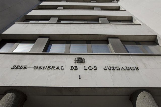 La Fiscal a Denuncia Por Un Delito De Odio A Un Tuitero Por 