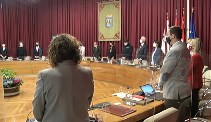 El Ayuntamiento de Logroño guarda un minuto de silencio en recuerdo de Isam Haddour y en repulsa por su asesinato.
