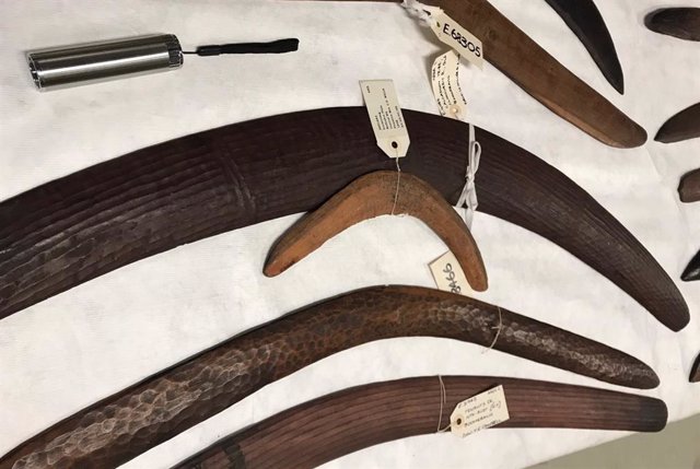 Muestra de bumeranes antiguos de madera australianos