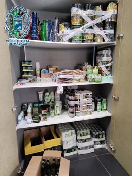 Productos inmovilizados en una tienda de venta de productos de cannabis en Málaga