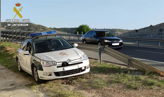 Archivo - Guardia Civil de tráfico, tráfico, radar, coches
