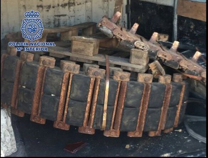 Detenidos por un delito de robo con fuerza por sustraer cadenas de tanques y excavadoras valoradas en 50.000 euros