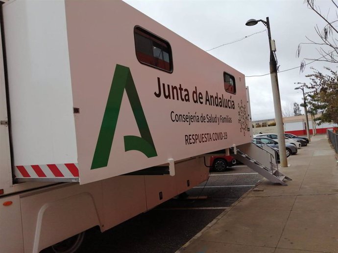 La Unidad Móvil de Salud que recorre los municipios de la provincia de Córdoba realizando pruebas del Covid-19.