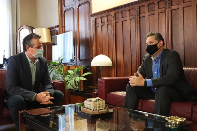 El presidente de la JGPA, Marcelino Marcos, y el director de la Fundación Padre Vinjoy, Adolfo Rivas.