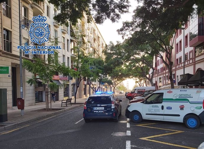 Coche patrulla de la Policía Nacional en Santa Cruz de Tenerife