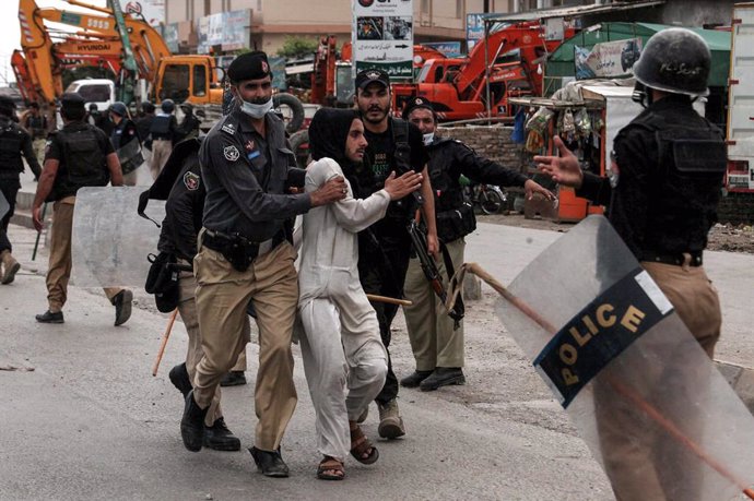 Detención durante una protesta del partido islamista radical Tehrik-i-Labaik Pakistan (TLP) en Pakistán