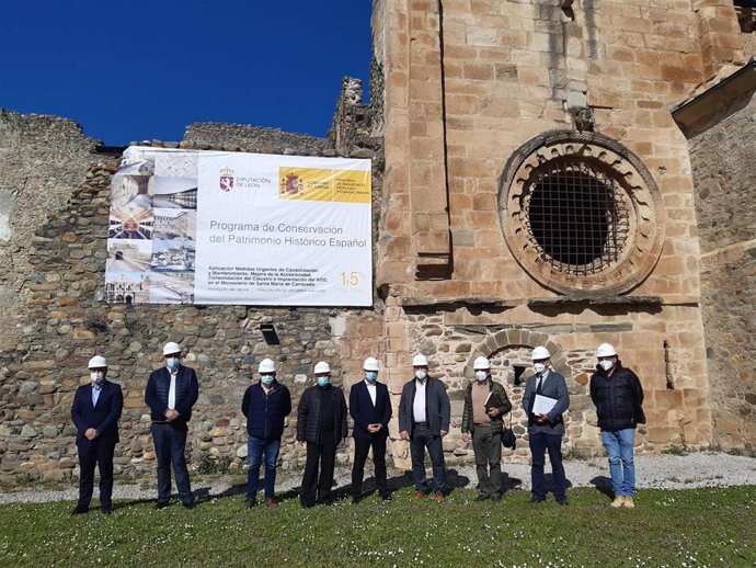 El presidente de la Diputación de León, Eduardo Morán, ha visitado el inicio de las obras de mejora de accesibilidad del Monasterio de Carracedo.