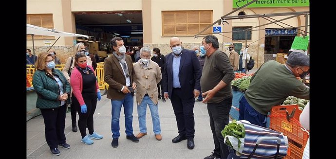 El presidente del PP, Biel Company, durante su visita a Pere Garau.