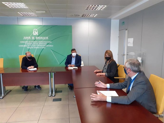 Reunión entre la Junta de Andalucía y el Puerto de Huelva.