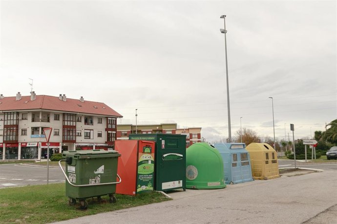 Archivo - Contenedores de basura 