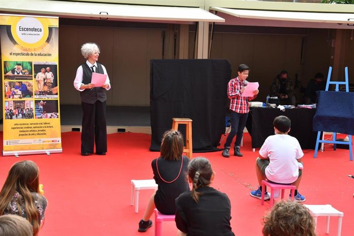 La 12 Feria del Libro de Tomares dedicada a los niños, con una gran zona infantil de 200 metros cuadrados y una carpa aireada, dedicada en exclusivo para ellos