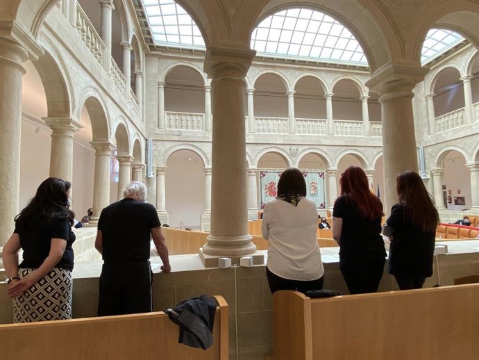 Miembros de la Plataforma 28 de Abril siguen el debate