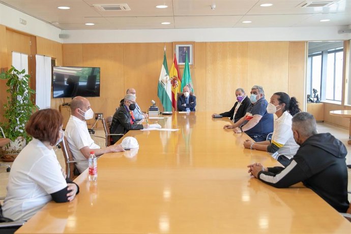 Villalobos con los sindicalistas de Abengoa