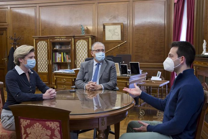 Reunión del alcalde Enrique Maya con Pablo Urbina por la candidatura de la Ciudad de la Música de la Unesco.