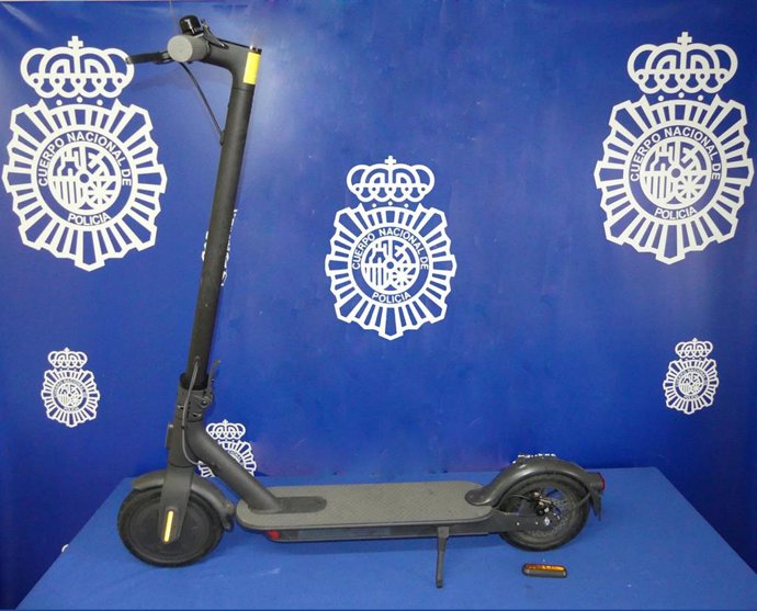 Patinete robado en un bar de la calle Arapiles en Salamanca.