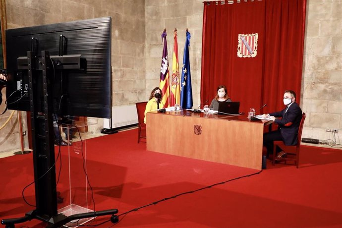 La presidenta del Govern, Francina Armengol, durante su intervención.
