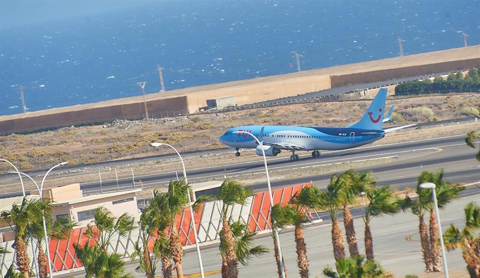 Archivo - Avión de la compañía aérea TUI.
