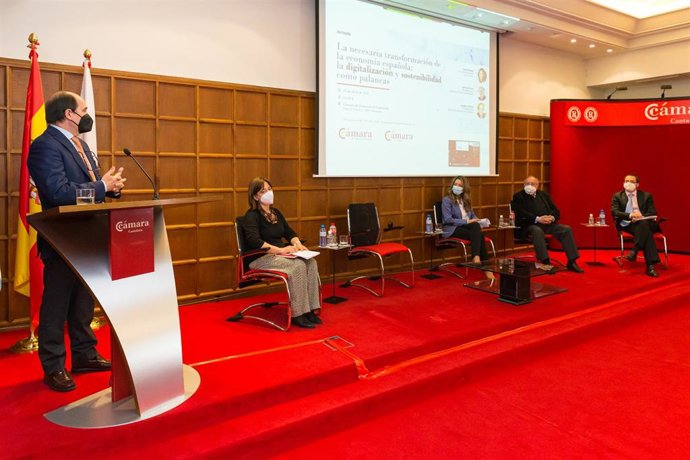 Jornada 'La necesaria transformación de la Economía española: la digitalización y la sostenibilidad como palancas' en la Cámara de Comercio de Cantabria