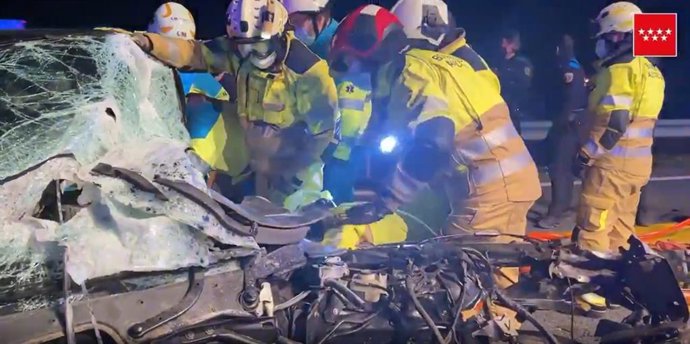 Estado del coche perseguido por la Policía accidentado. Tres supuestos ladrones han resultado heridos.
