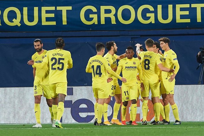 Villarreal celebran el 2-0 ante el Dinamo Zagreb en el estadio de la Cerámica