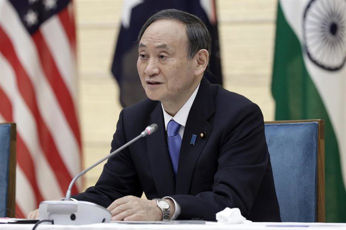 Archivo - El primer ministro japonés, Yoshihide Suga, y el presidente estadounidense, Joe Biden