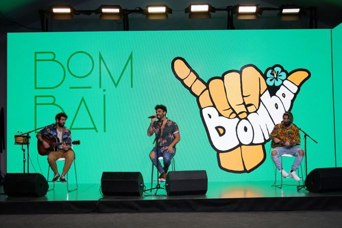 El grupo valenciano Bombai puso ritmo al cierre del Congreso de Educación de SM "Ciento Volando"