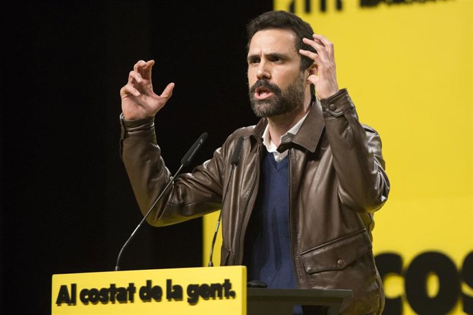 Archivo - El presidente del Parlament, Roger Torrent interviene durante un acto central de campaña electoral en Girona, Cataluña (España), a 7 de febrero de 2021. El partido ha decidido cambiar la localización del acto, de Barcelona a Gerona para atraer