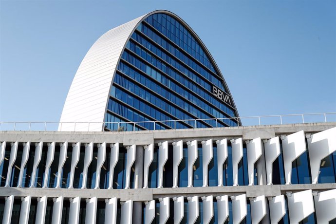 Archivo - La Ciudad BBVA, sede corporativa del Grupo Banco Bilbao Vizcaya Argentaria en España, donde se levanta, La Vela una torre circular de 19 plantas, en Madrid (España).