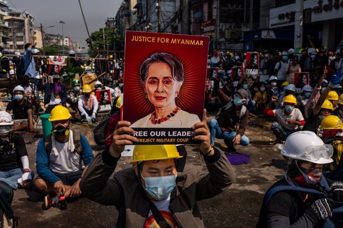 Archivo - Manifestación contra el golpe de Estado en Rangún, Birmania.
