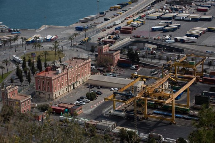Vista general del muelle de descarga del Puerto de Barcelona, en Cataluña (España), a 1 de abril de 2021. 
