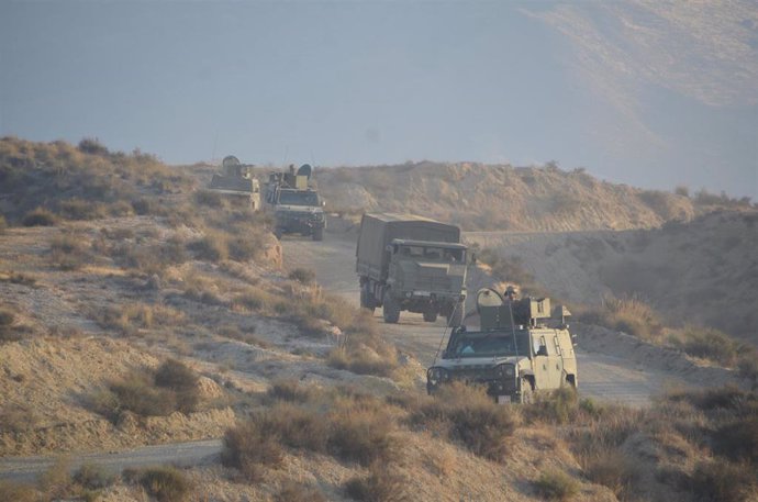 Vehículos en la base militar 'lvarez de Sotomayor', en Viator (Almería)
