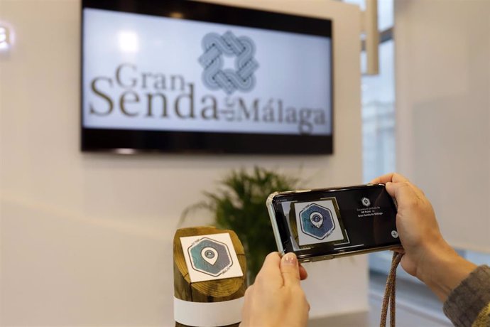 La Diputación pone en marcha una aplicación móvil pionera para guiar a los usuarios de la Gran Senda de Málaga