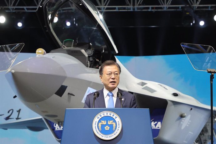 09 April 2021, South Korea, Sacheon-si: South Korean President Moon Jae-in speaks during a ceremony at the Korea Aerospace Industries Co. facility to unveil the country's prototype of the next-generation KF-X fighter, officially named the KF-21 Boramae.