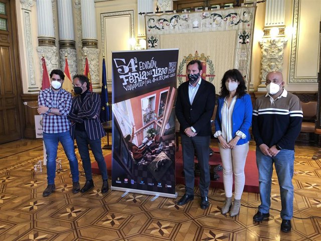 De izquierda a derecha: Iván San Martín, Héctor Escobar, Óscar Puente, Ana Redondo y Miguel Hernández.