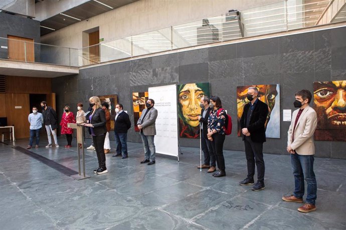 Inauguración de la exposición 'Los Nadies' en el Parlamento de Navarra