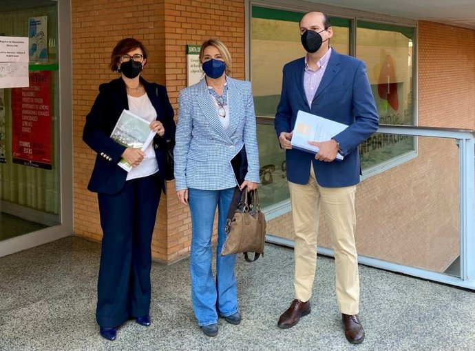 Diputados del PP tras la reunión con el consejero de Economía