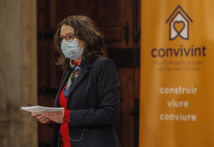 La vicepresidenta i consellera d'Igualtat i Polítiques Inclusives, Mónica Oltra intervé en la presentació del Pla 'Convivint' d'Infraestructures de Servicis Socials 2021-2025, a 15 d'abril de 2021, a Valncia, Comunitat Valenciana (Espanya). 