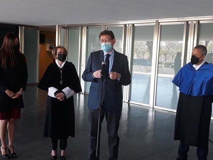 Ximo Puig en su visita a la UJI