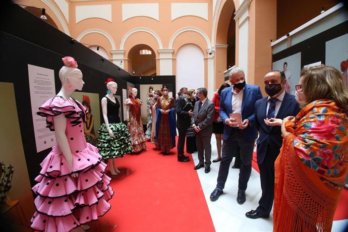 Inauguración de la muestra La evolución del traje de flamenca