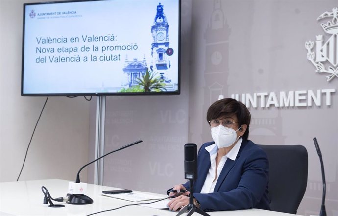 La regidora de Gestió de Recursos, Luisa Notario, presenta en roda de premsa "Valncia en valenci: nova etapa de la promoció del valenci a la ciutat".