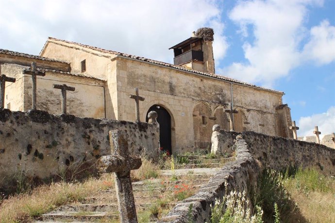 Iglesia restaurada en Castroserna de Abajo (Segovia).