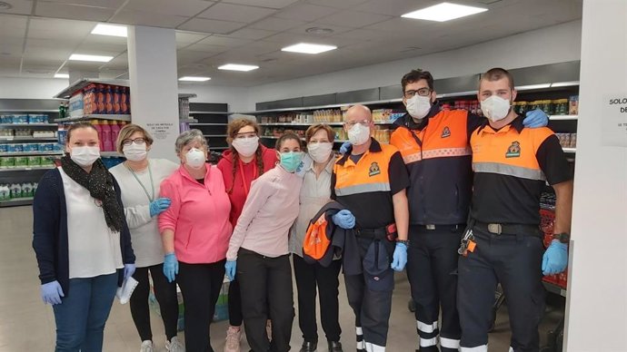 Voluntarios del economato social de Rincón de la VIctoria