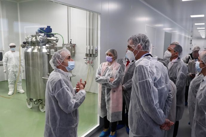 Arxiu - Pedro Sánchez visita les installacions de producció d'Hipra.