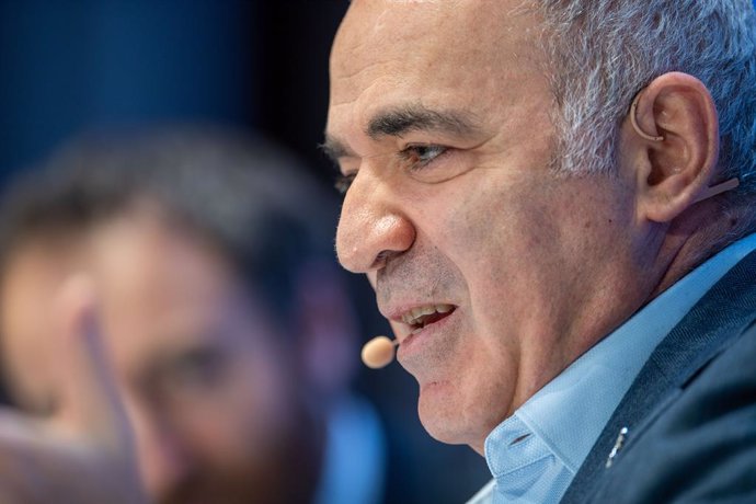 Archivo - 20 January 2020, Bavaria, Munich: Garry Kasparov, Russian chess grandmaster speaks on stage during the DLD (Digital Life Design) innovation conference. Photo: Lino Mirgeler/dpa