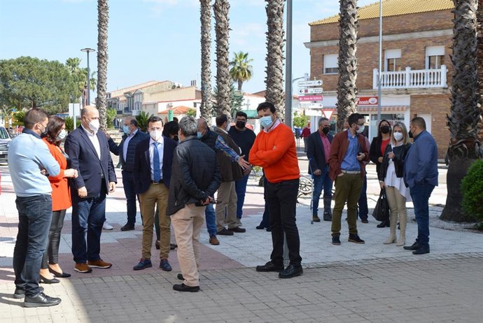 Miguel Ángel Gallardo presenta el plan de acción contra los mosquitos a los alcaldes de Vegas Altas.Ex