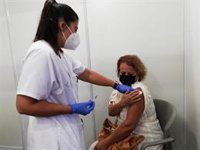España supera las 12 millones de dosis administradas, con 445.670 en las últimas 24 horas